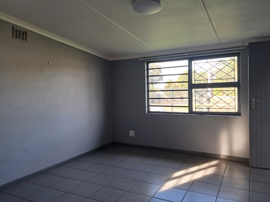 To Let 1 Bedroom Property for Rent in Humansdorp Eastern Cape